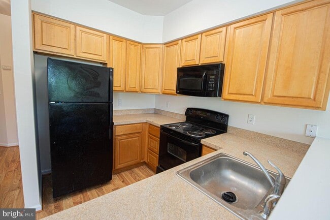 Building Photo - 438 Parkview Ct