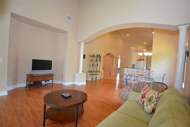 Building Photo - 16 River Point Dr