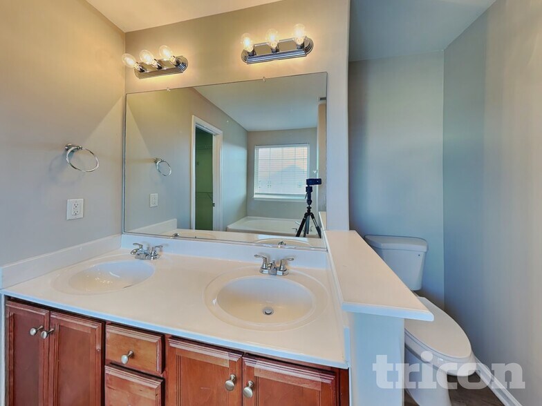 Building Photo - 6602 Maderia Ct