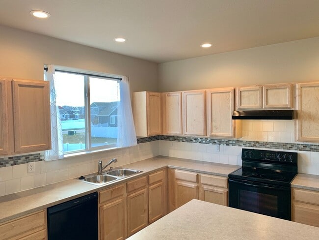 Building Photo - Beautiful 4 Bed/3 Bath West Greeley Home – Spacious Lot & Great Location!