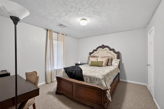 Building Photo - 19115 Keyturn Ln