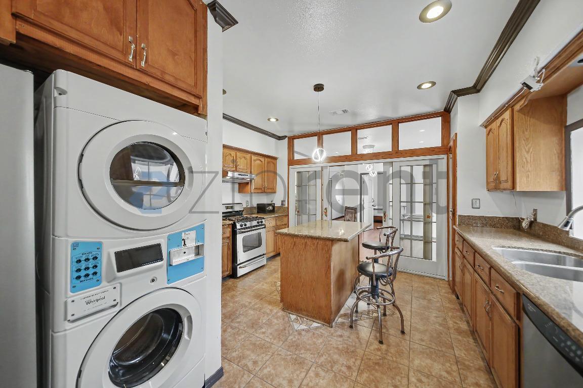 Building Photo - Unit
