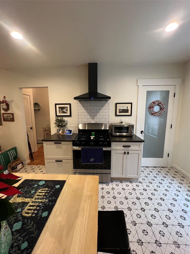 Building Photo - 103 Filors Ln