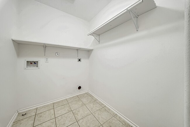 Building Photo - 33127 Cottonwood Bend