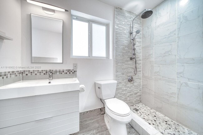 Building Photo - 845 NE 119th St