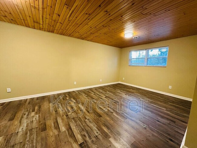 Building Photo - 918 W Forest Blvd