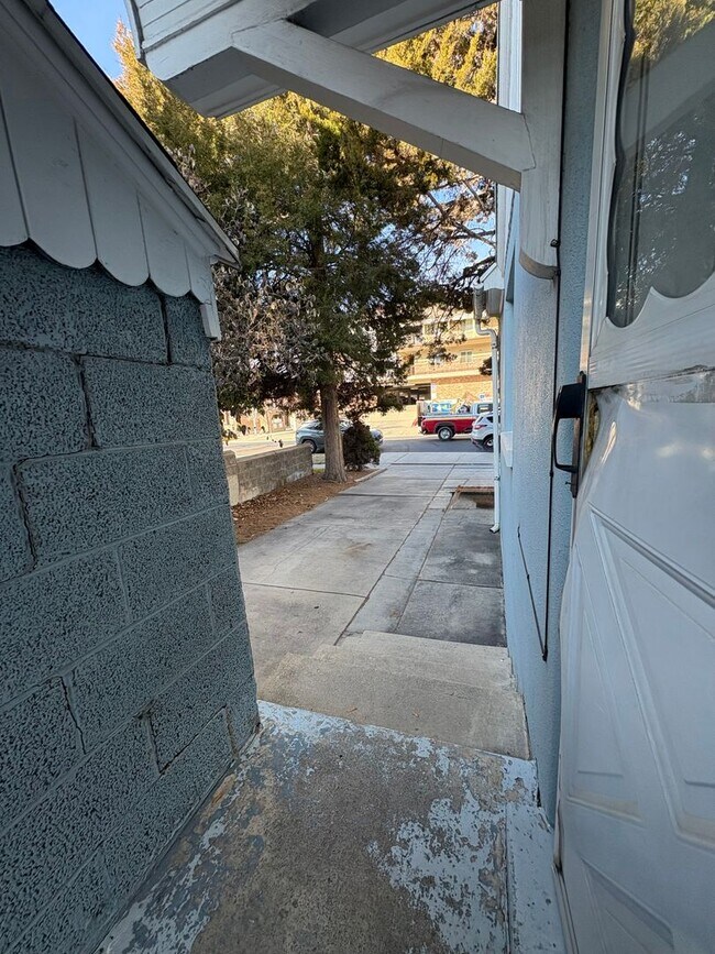 Building Photo - 39-43 W 880 N