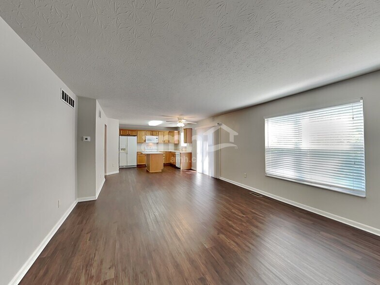 Building Photo - 637 Ellen Dr