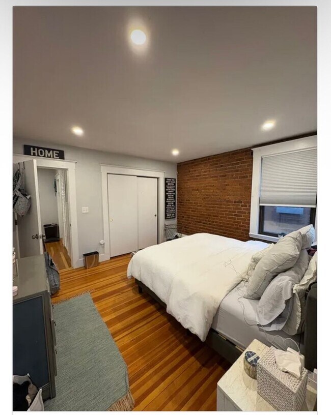 Building Photo - Beautiful 1.5 bedroom in Brighton…. DON’T MISS OUT!!!!