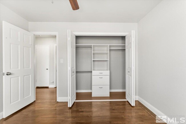 Building Photo - 990 Akard Dr