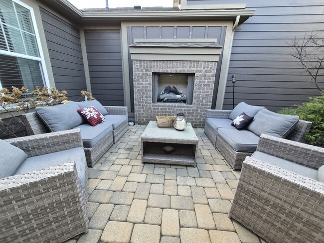 Building Photo - 14221 James Dean Dr