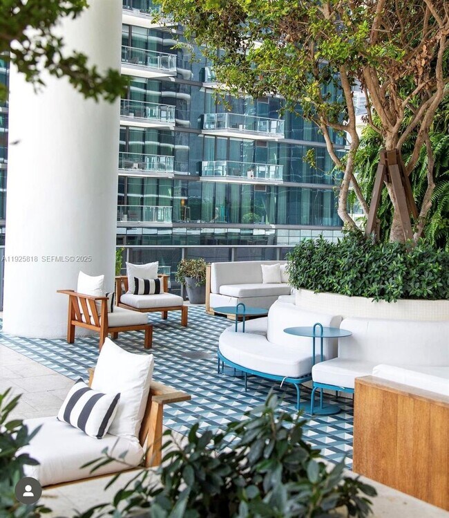 Building Photo - 801 S Miami Ave