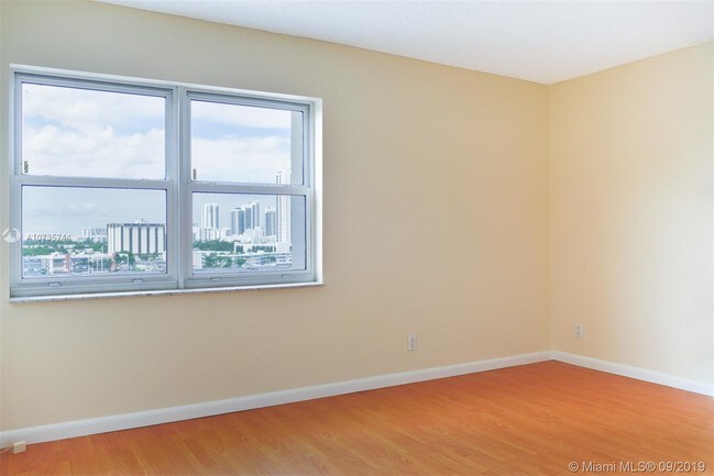 Building Photo - 401 Golden Isles Dr