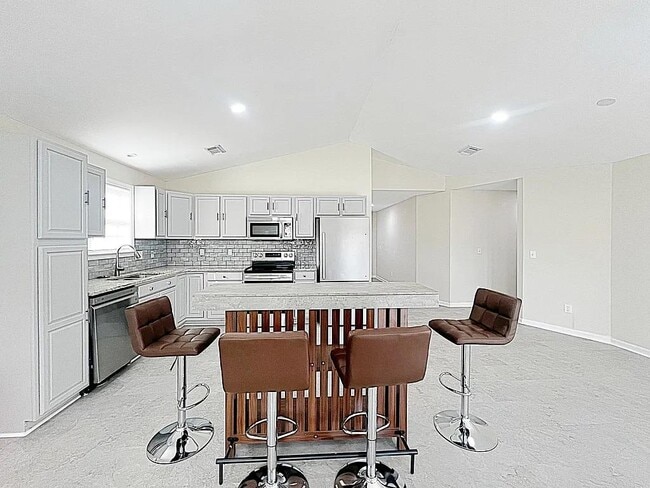 Building Photo - 511 Climbing Rose Ct