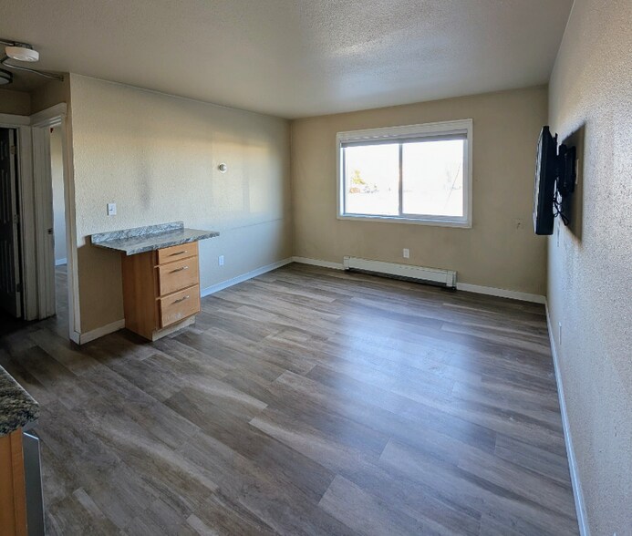 Primary Photo - 618 Gambell St