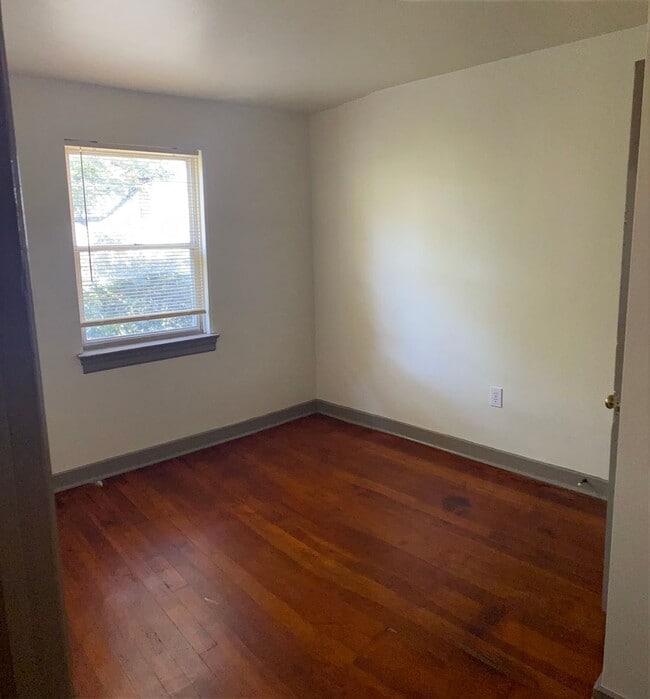 Building Photo - IDEALLY SITUATED ROWHOME AVAILABLE IN LANCASTER CITY