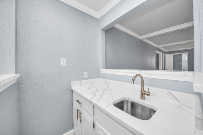 Building Photo - 5810 Wanakah Dr