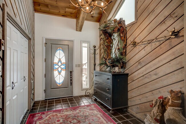 Building Photo - 2420 Ski Trail Ln