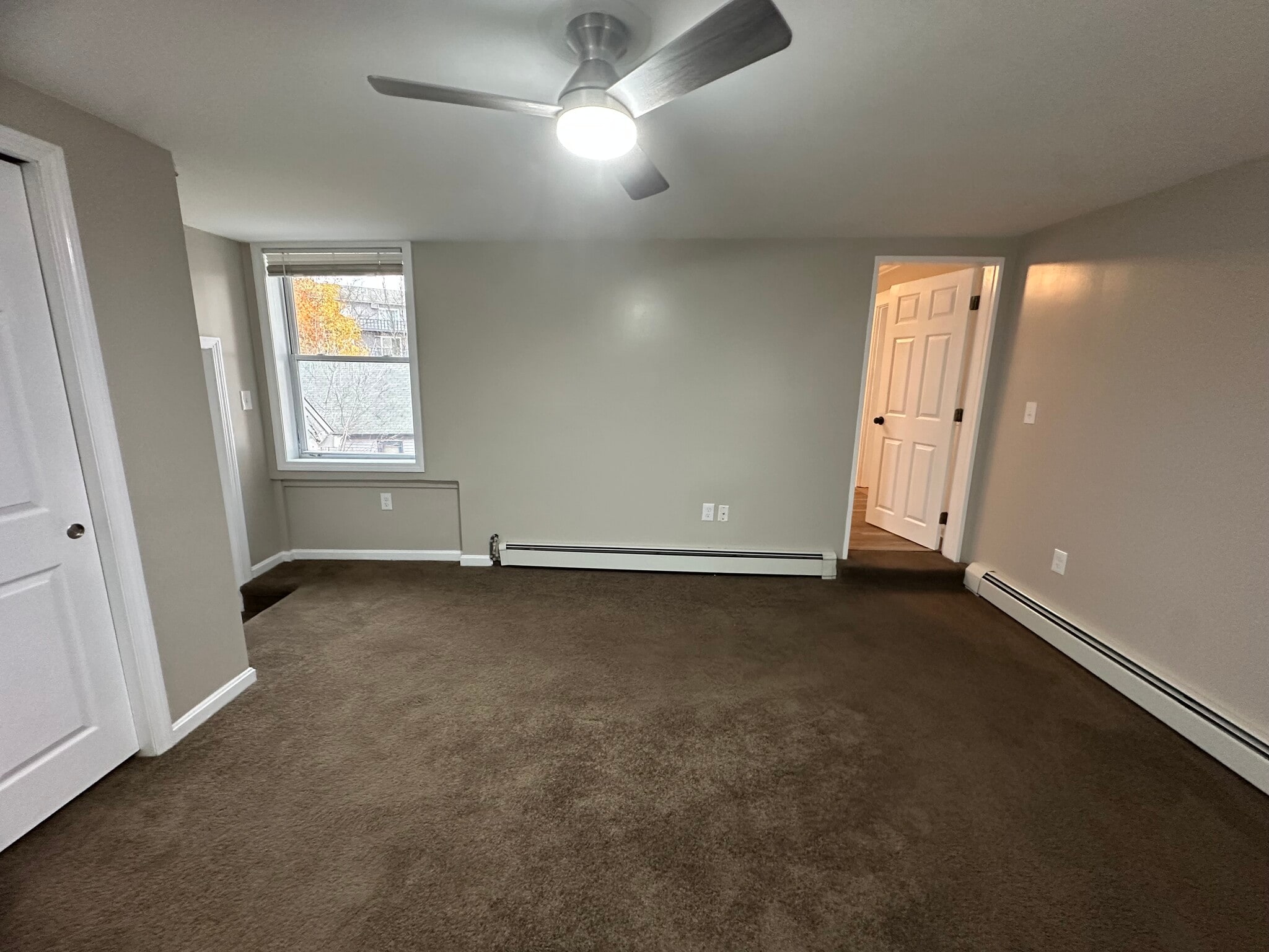 Building Photo - 17 Central St