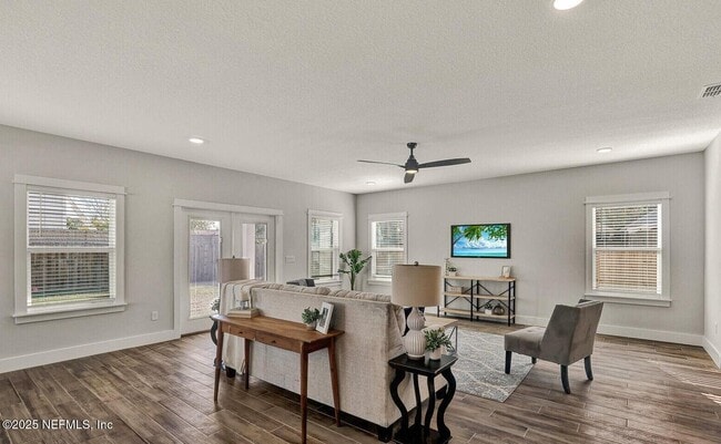 Building Photo - 1328 6th Ave N