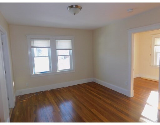 Building Photo - 483 Newport Ave