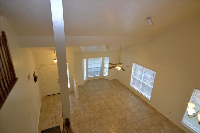 Building Photo - 12410 Meadow Briar Dr