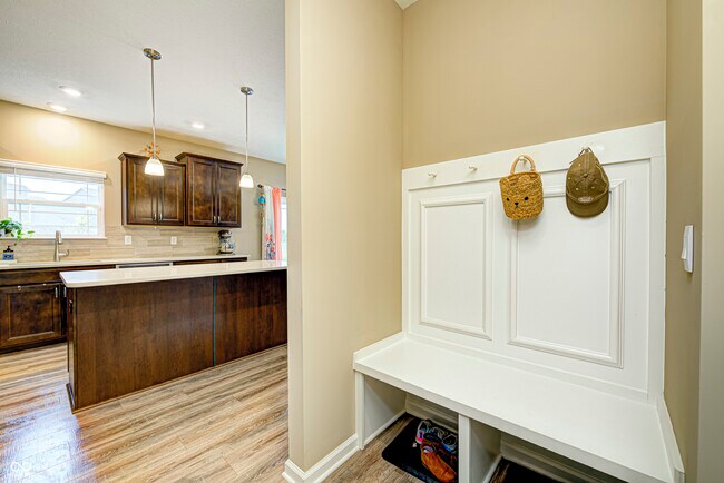 Building Photo - 1728 Gordon Dr