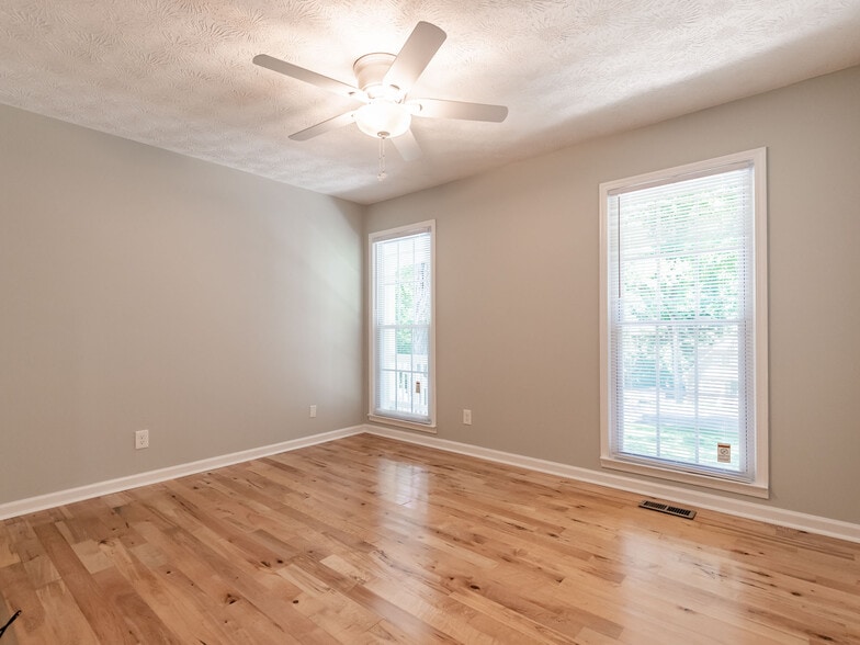 Building Photo - 4133 Thornwall Dr