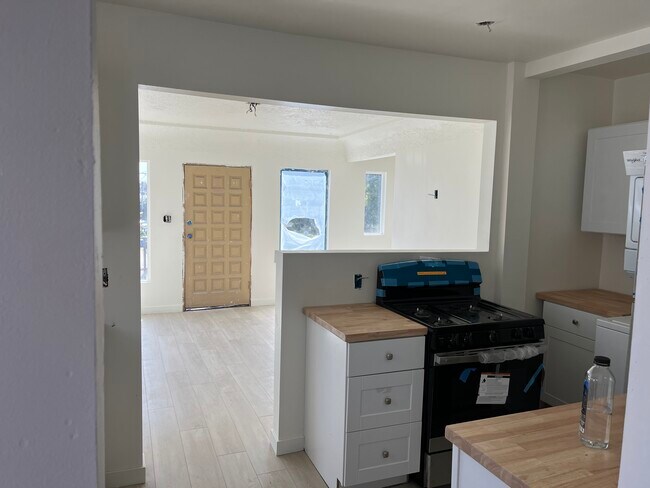 View from kitchen into living room - 2921 Bellevue Ave