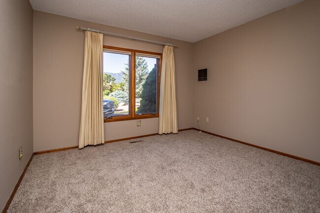 Building Photo - Ranch Style Home Located inside Kissing Camels!