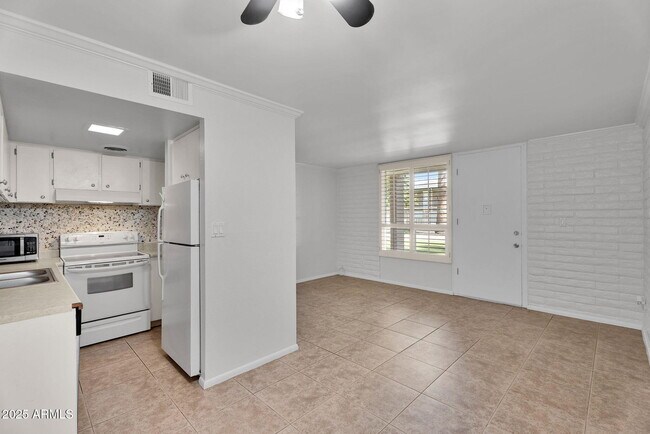 Building Photo - 3737 E Turney Ave