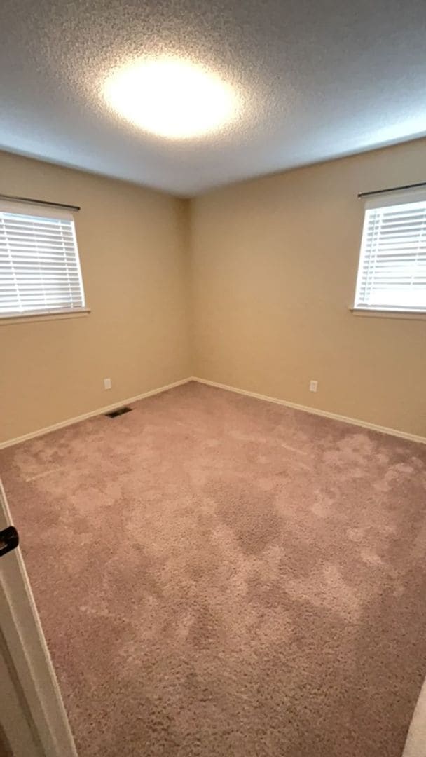 Building Photo - 3 bed 2 bath one story home