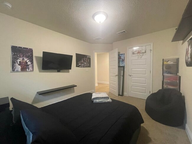 Building Photo - 124 Ridgeway Cir