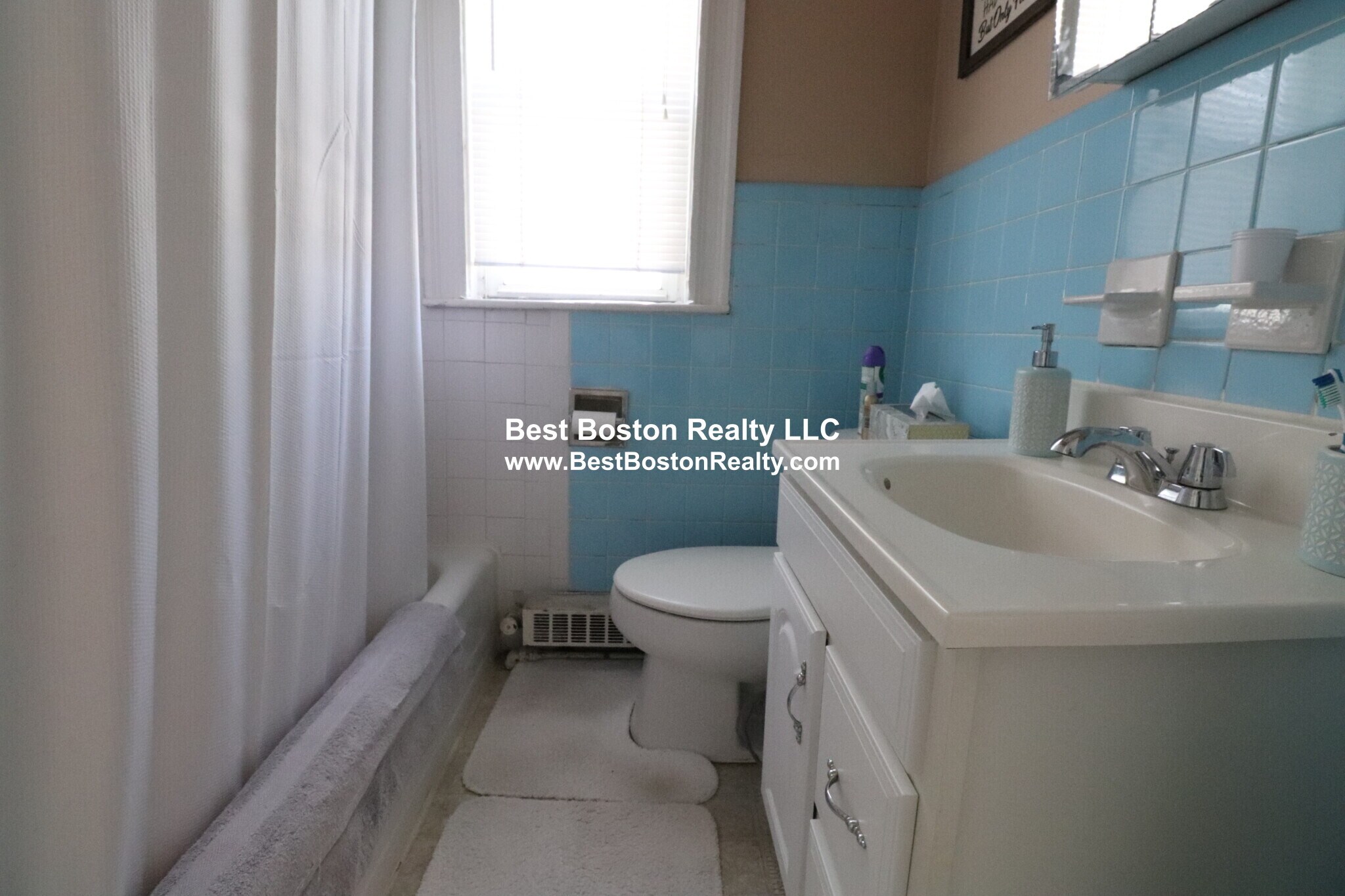 Building Photo - 338 Main St