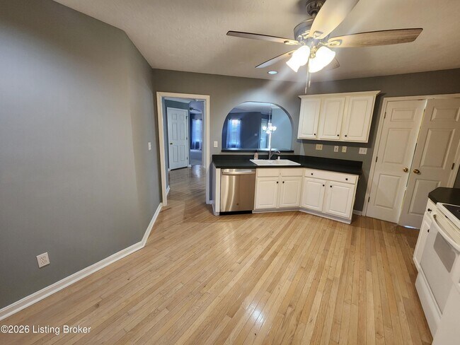Building Photo - 10828 Glenway Pl