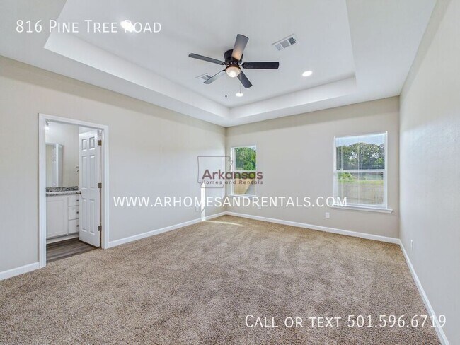 Building Photo - 816 Pine Tree Rd
