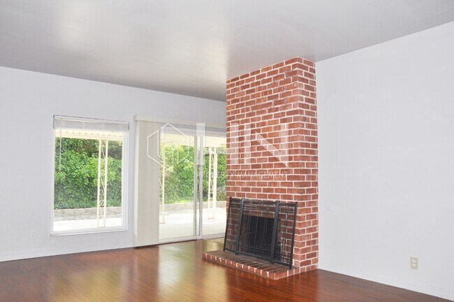 Building Photo - 6568 Flanders Dr