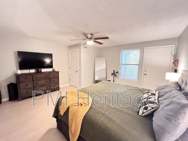 Building Photo - 1373 E Sequoyah Ct