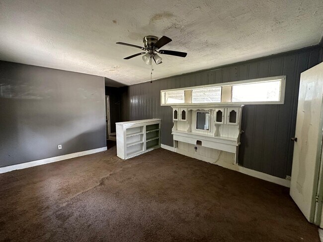 Building Photo - 6818 Stearns St