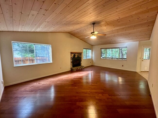Building Photo - Downtown Nevada City Home Walking Distance...