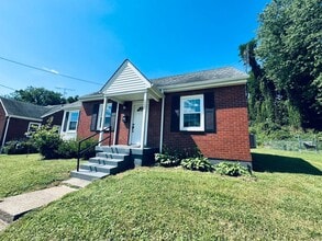 Building Photo - Brick Home on Fort Manor