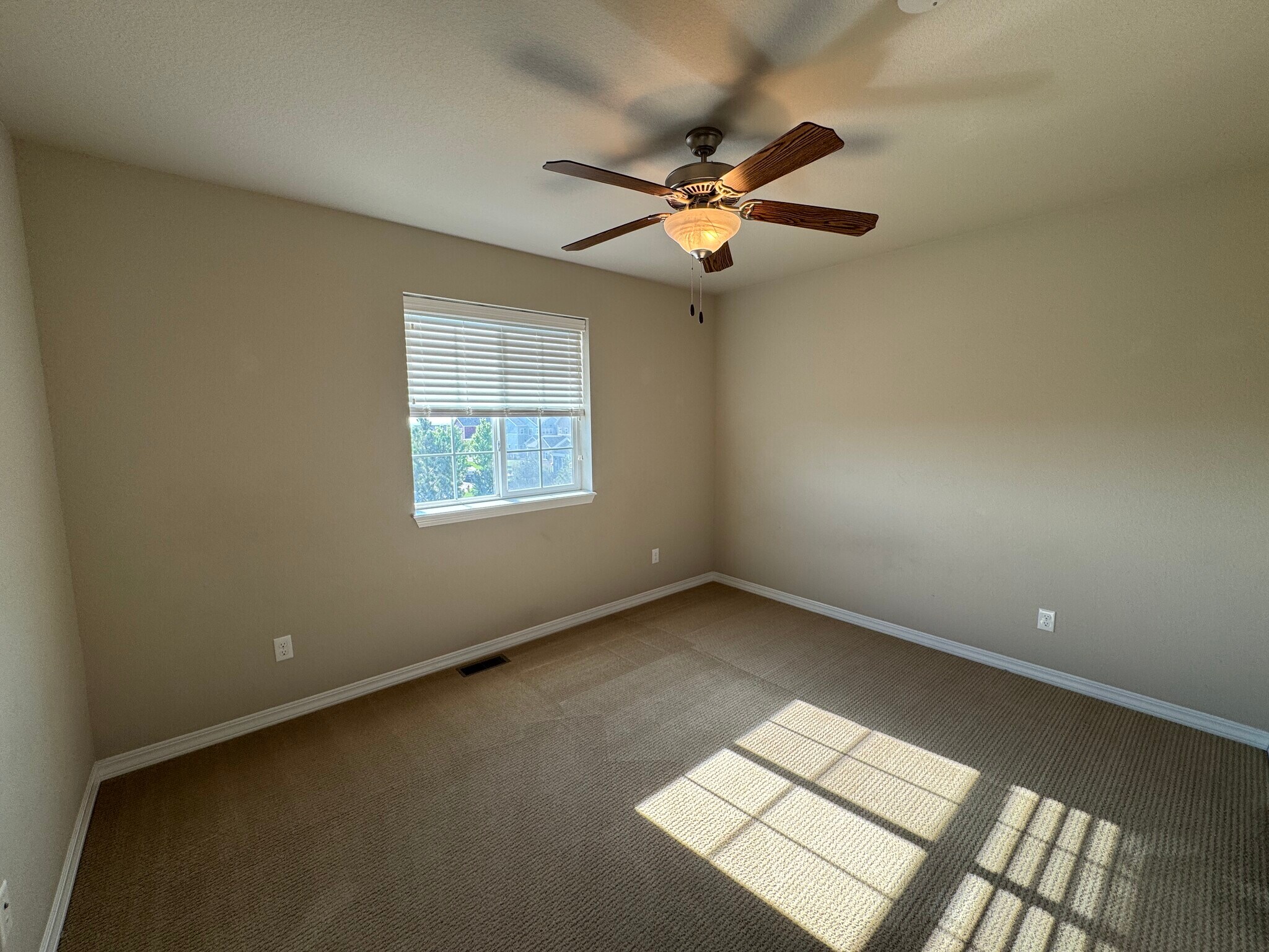Building Photo - 475 Eclipse Dr