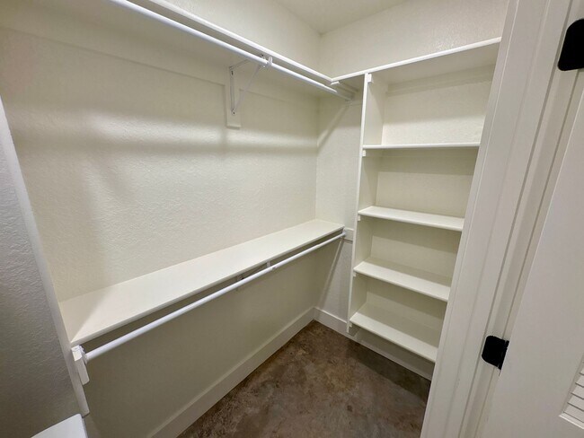 Building Photo - MTR2a-4