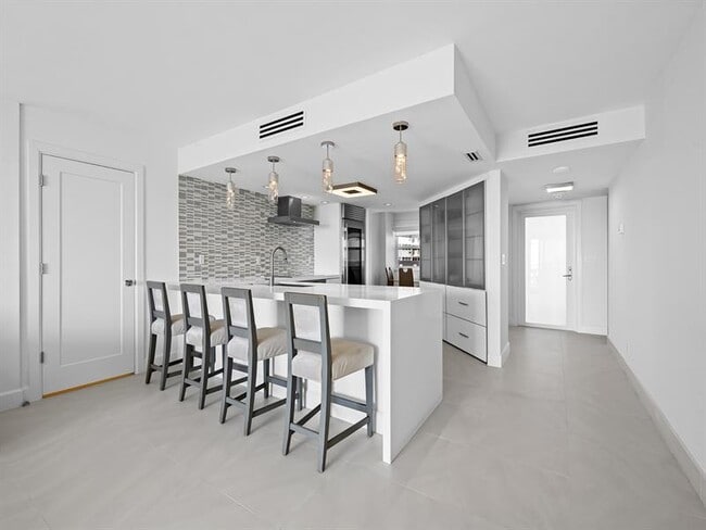 Building Photo - 2000 S Ocean Dr