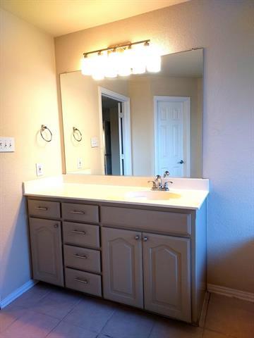 Building Photo - 12140 Thicket Bend Dr