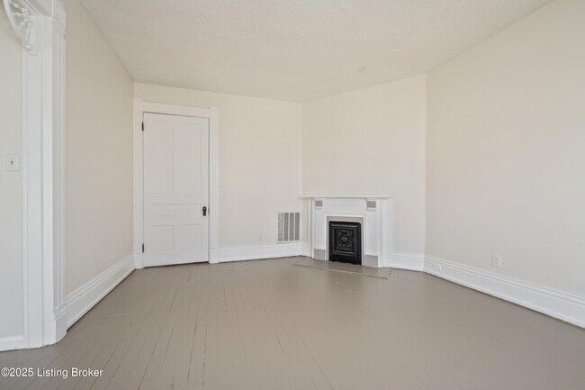 Building Photo - 1704 Rosewood Ave