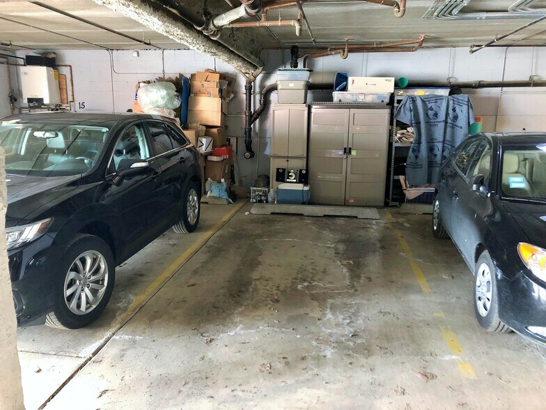 Dedicated heated garage parking space - 825 N Hudson Ave