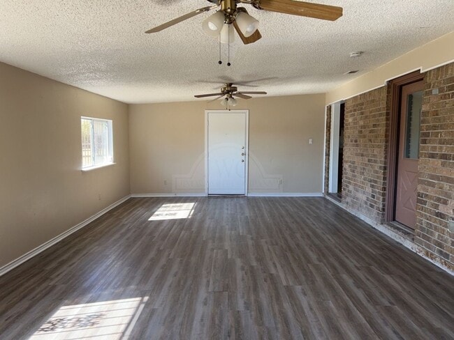 Building Photo - 3808 Peaks Dr