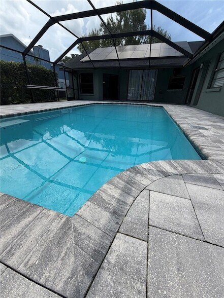Building Photo - 3221 Oakwood Pl
