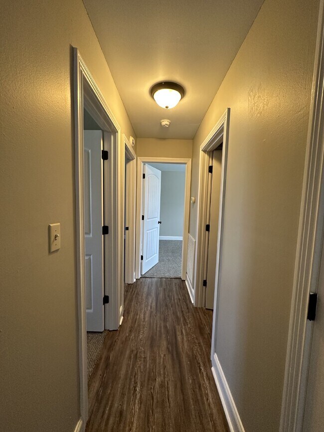 Building Photo - 335 Woodale Dr